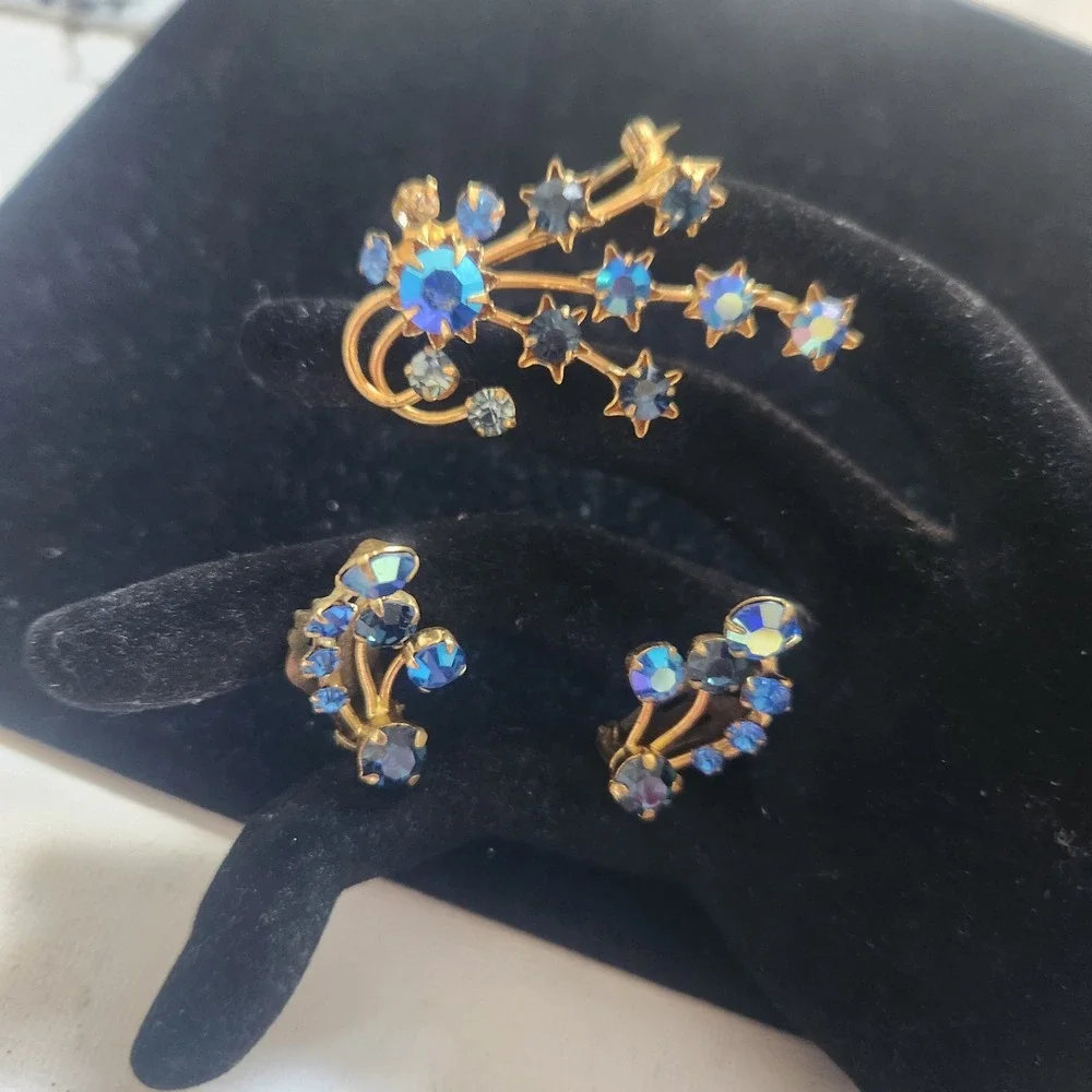Vintage Blue Aurora Borealis Shooting Star Brooch and Clip On Earrings Set
